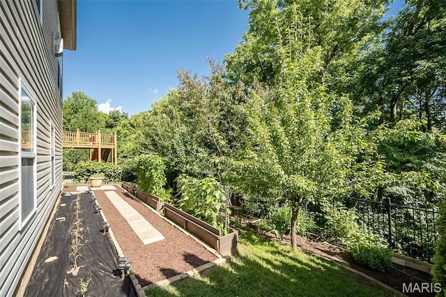 510 Newkirk Cir, Saint Charles, MO 63303 - view of yard with a garden