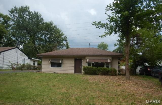 11947 Bridgevale Ave, Saint Louis, MO 63138 - view of front of home featuring a front yard