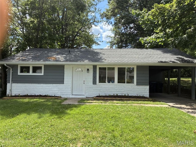 10141 Ventura Dr, Ferguson Township, MO 63136 - single story home with driveway, a front lawn, an attached carport, and roof with shingles