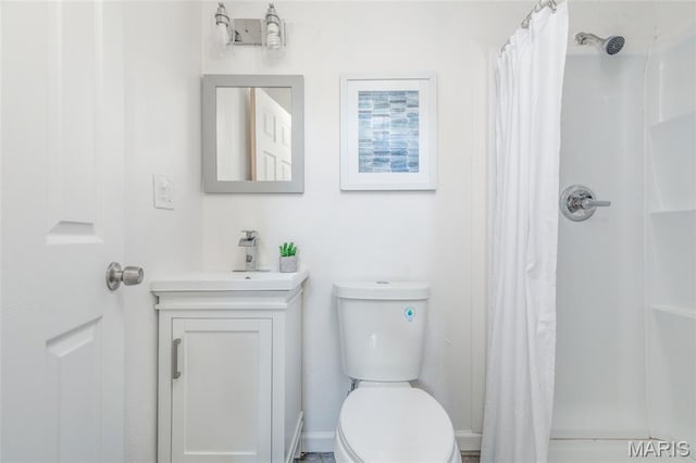 10141 Ventura Dr, Ferguson Township, MO 63136 - bathroom with vanity and a shower with curtain
