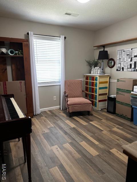 1010 Pine St, Sikeston, MO 63801 - living area featuring wood finished floors and a textured ceiling