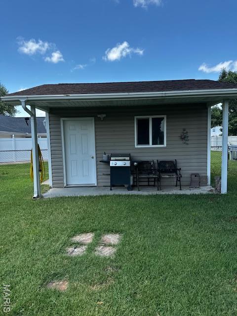 1010 Pine St, Sikeston, MO 63801 - rear view of property with a patio area and a shingled roof