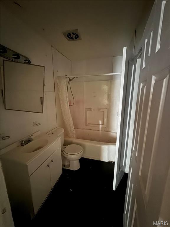 8030 Aline Ave, Berkeley, MO 63134 - full bath featuring vanity and shower / tub combo with curtain