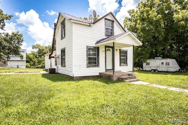 200 S Frisco, Crocker, MO 65452 - traditional home featuring a front lawn and a metal roof