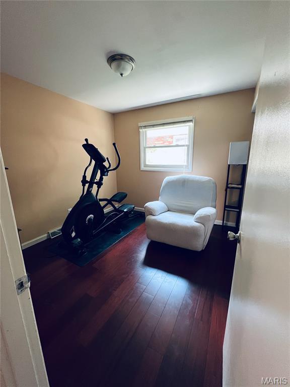 2941 Elmcrest Dr, Saint Charles, MO 63301 - workout room featuring wood finished floors and baseboards