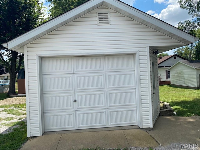 464 S Mill St, Nashville, IL 62263 - view of detached garage