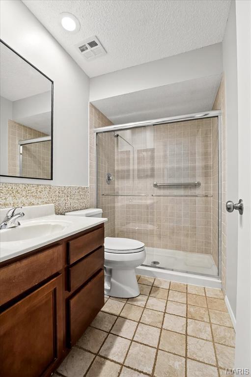 775 Knickerbacker Dr, Manchester, MO 63021 - full bath featuring vanity, a stall shower, and a textured ceiling