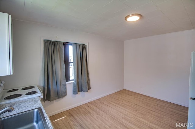194 S Pence St, East Alton, IL 62024 - kitchen with electric stove, wood finished floors, and light countertops