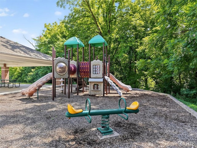 231 Flint Brook Dr, Ofallon, MO 63366 - view of community play area