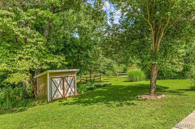 5090 Green Hills Rd, Festus, MO 63028 - view of yard featuring a storage shed