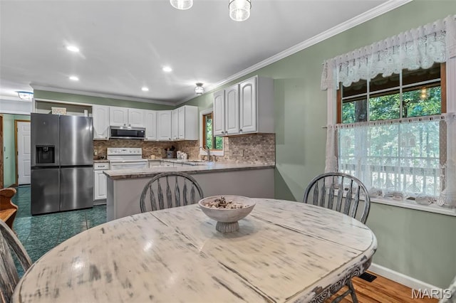 5090 Green Hills Rd, Festus, MO 63028 - dining room featuring ornamental molding and recessed lighting
