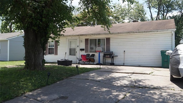10 Saint Gregory Dr, Cahokia, IL 62206 - photo 2