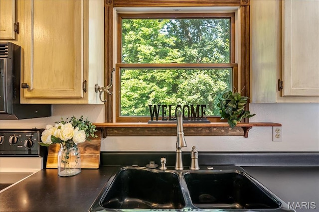 25 Whispering Oaks Dr, Washington, MO 63090 - kitchen with stove and dark countertops