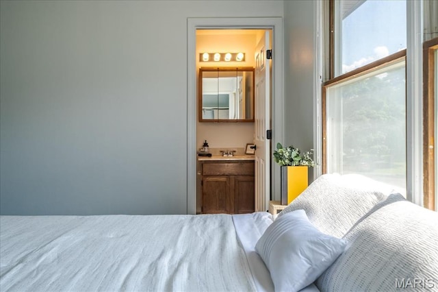 25 Whispering Oaks Dr, Washington, MO 63090 - bedroom featuring ensuite bathroom