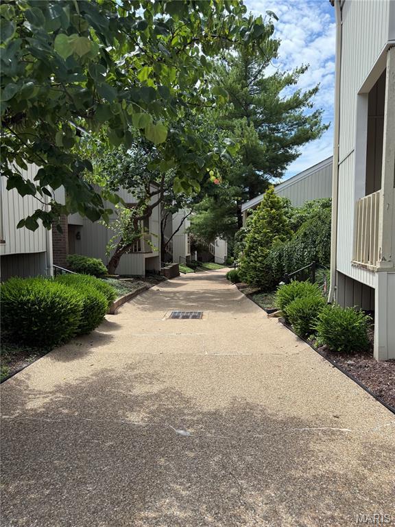 670 Coeur De Royale Dr Unit A, Creve Coeur, MO 63141 - view of road