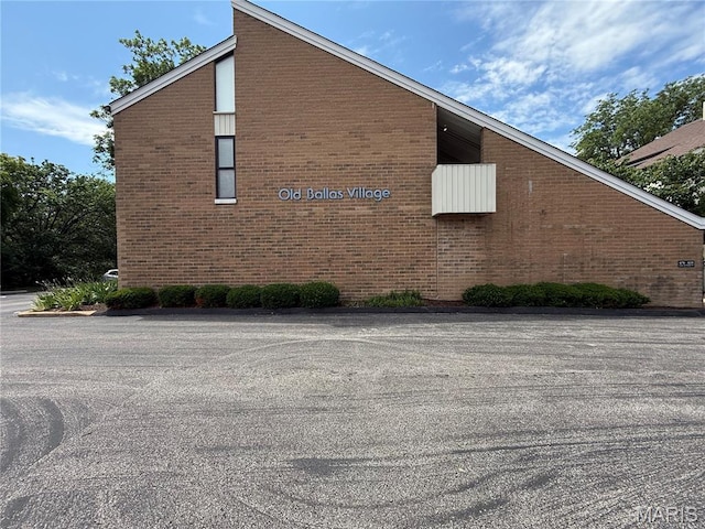 670 Coeur De Royale Dr Unit A, Creve Coeur, MO 63141 - view of property exterior with brick siding