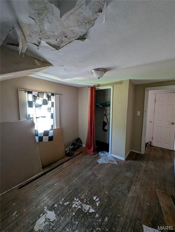 4320 Edgewood Blvd, Saint Louis, MO 63121 - unfurnished room featuring hardwood / wood-style flooring and a textured ceiling