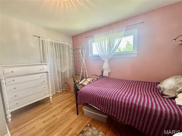 5540 Arthur Ave, Saint Louis, MO 63139 - bedroom featuring wood finished floors
