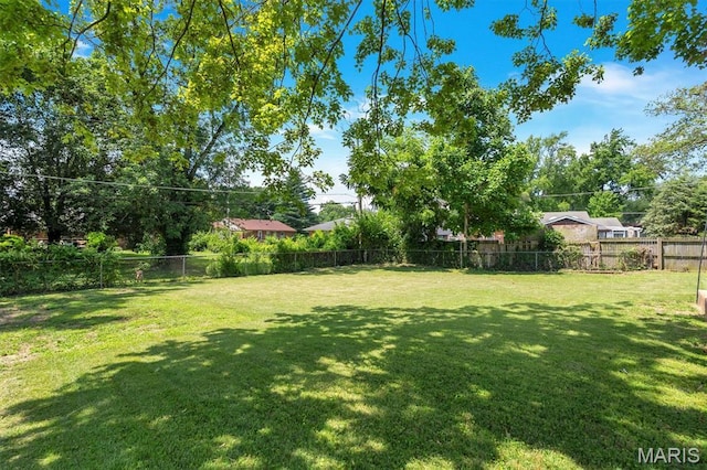 962 Buckeye Dr, Ferguson, MO 63135 - view of fenced backyard