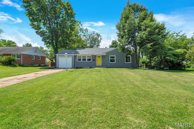 962 Buckeye Dr, Ferguson, MO 63135 - ranch-style home featuring concrete driveway, an attached garage, and a front yard