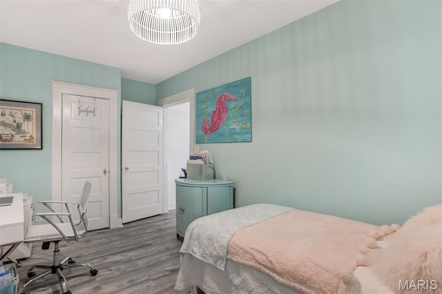 354 Frieda Ave, Kirkwood, MO 63122 - bedroom featuring wood finished floors and an office area