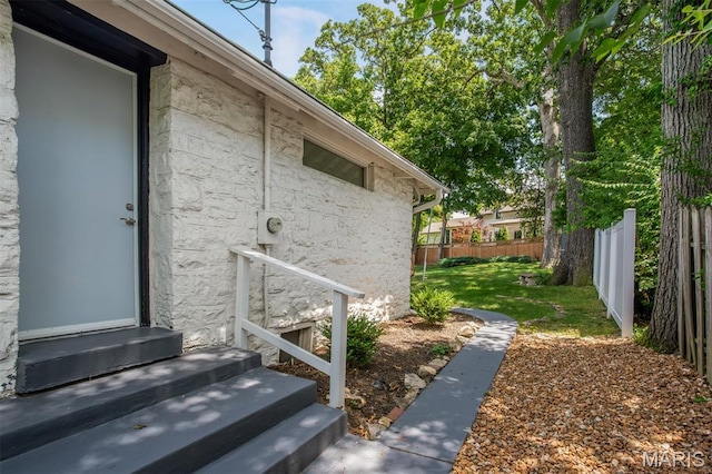 354 Frieda Ave, Kirkwood, MO 63122 - entrance to property with stone siding