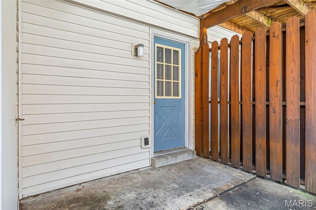 9029 N Swan Cir, Saint Louis, MO 63144 - doorway to property with a gate