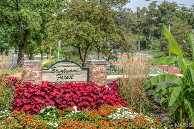 9029 N Swan Cir, Saint Louis, MO 63144 - view of community sign