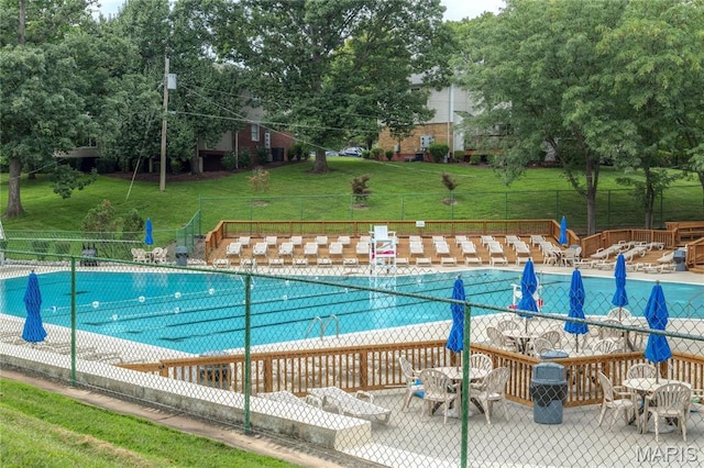 9029 N Swan Cir, Saint Louis, MO 63144 - community pool with a patio area