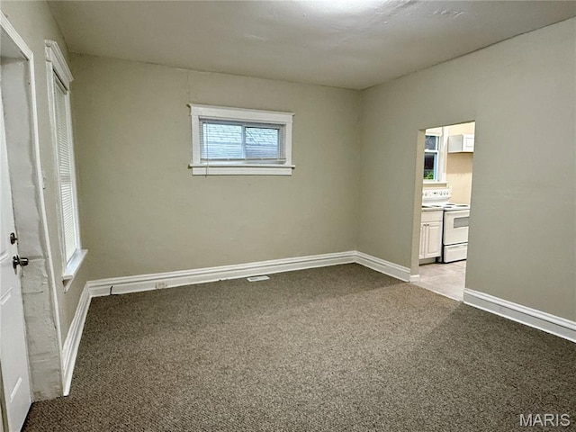 4652 Shirley Pl, Saint Louis, MO 63115 - unfurnished room with light carpet