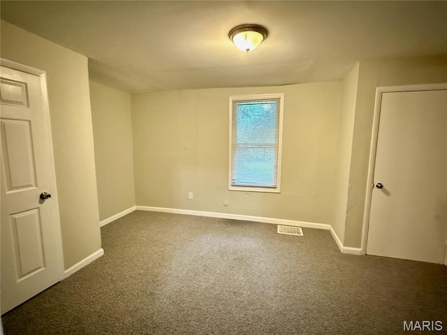 4652 Shirley Pl, Saint Louis, MO 63115 - unfurnished room featuring dark carpet