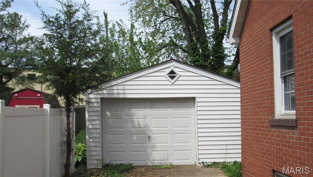 401 S High St, Belleville, IL 62220 - detached garage with driveway