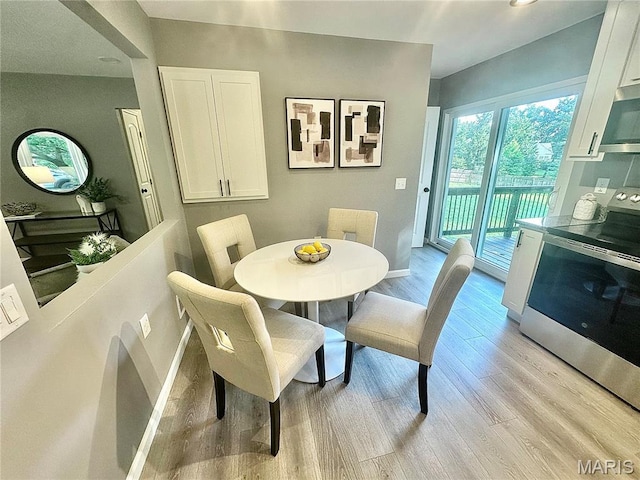 1226 Oakleaf Dr, Saint Louis, MO 63119 - dining space featuring light wood-type flooring and baseboards