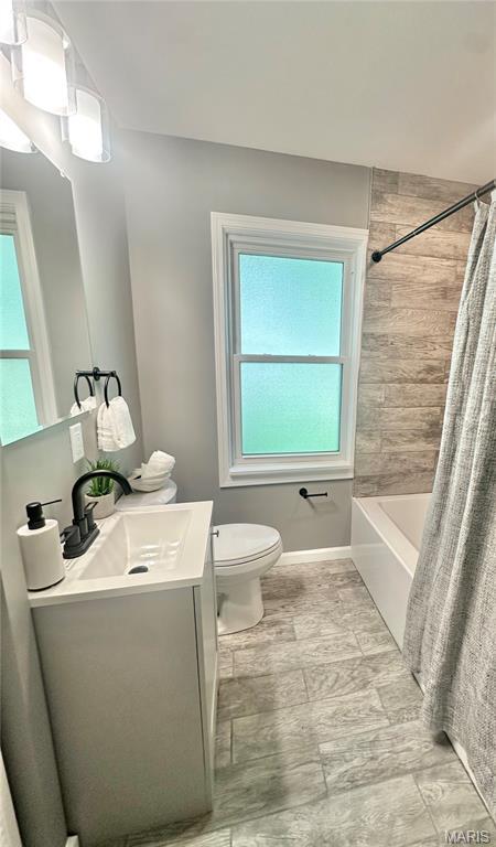 1226 Oakleaf Dr, Saint Louis, MO 63119 - full bath with vanity and shower / tub combo with curtain