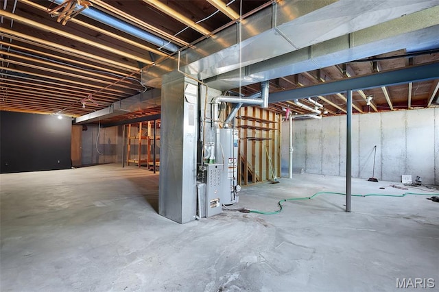 3816 Keeneland Ct, Florissant, MO 63034 - unfinished below grade area featuring water heater