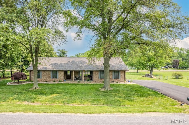 616 E Brentmoor Dr, Troy, IL 62294 - single story home with a front yard, covered porch, and roof with shingles