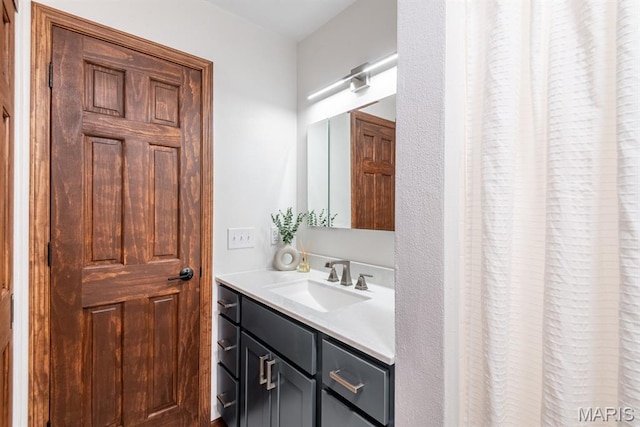 616 E Brentmoor Dr, Troy, IL 62294 - full bath featuring vanity and a shower with curtain
