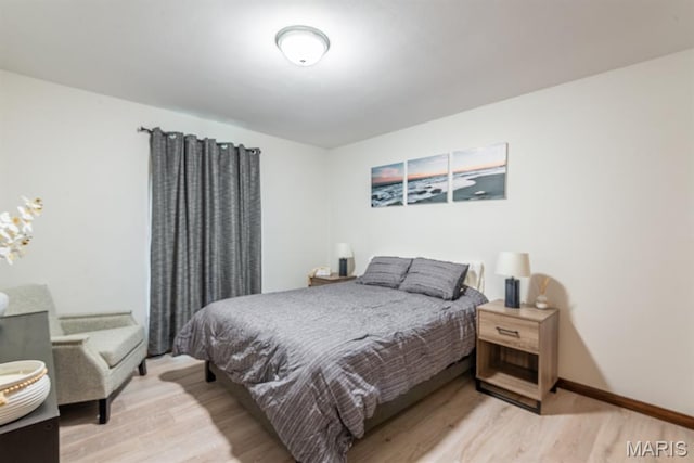616 E Brentmoor Dr, Troy, IL 62294 - bedroom featuring light wood-type flooring