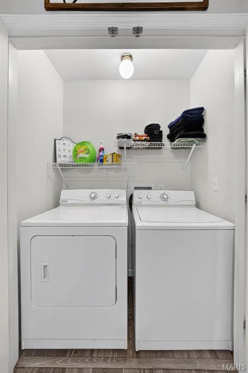 40 Valley Farms Dr, Winfield, MO 63389 - laundry area featuring washer and dryer