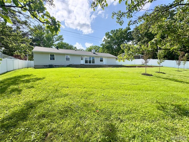 1248 Lynchester Ln, Kirkwood, MO 63122 - rear view of house featuring a fenced backyard