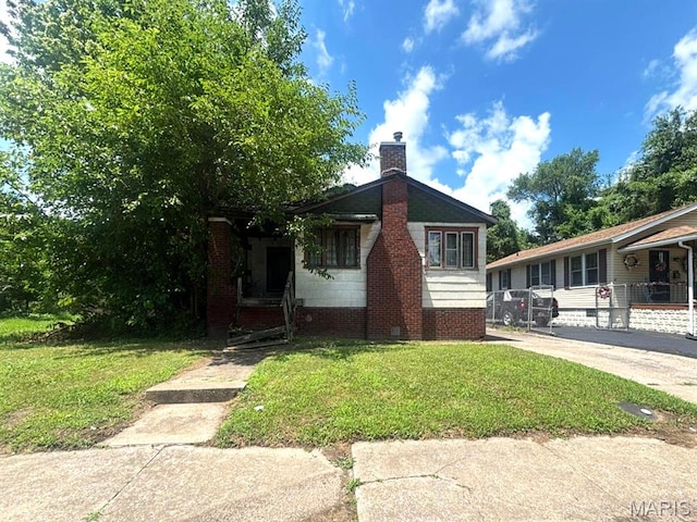 1625 N 46th St E, St Louis, IL 62204 - view of front facade with a front yard and a chimney