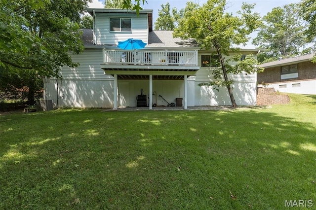 5028 Baldcypress Ct, Saint Louis, MO 63128 - rear view of property with a wooden deck and a yard