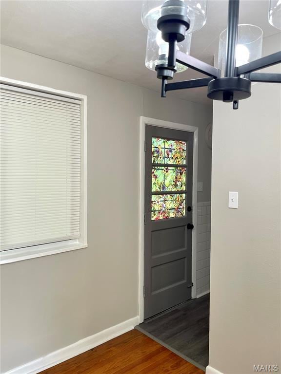 9264 Bellefontaine Rd, Bellefontaine Nghbrs, MO 63137 - entrance foyer featuring wood finished floors and baseboards