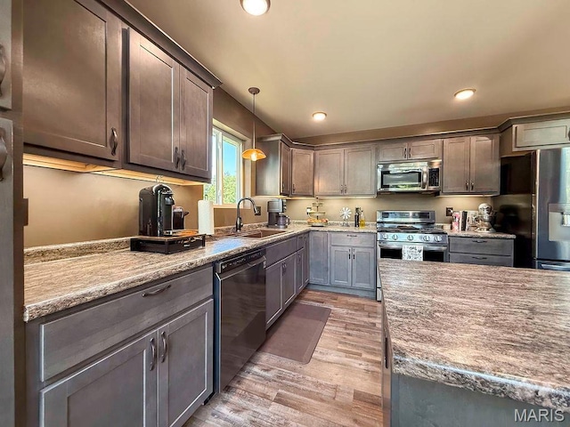 10185 Springer Dr, Bonne Terre, MO 63628 - kitchen featuring appliances with stainless steel finishes, light wood-style flooring, recessed lighting, and pendant lighting