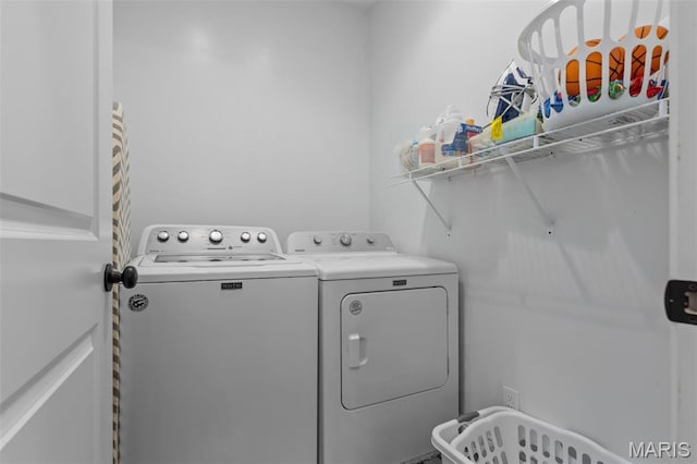 1145 Nassau Dr, Edwardsville, IL 62025 - laundry area featuring washing machine and dryer
