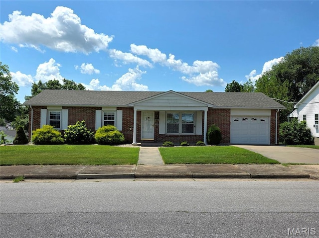 320 W 6th St, Washington, MO 63090 - single story home featuring brick siding, concrete driveway, a garage, and a front yard