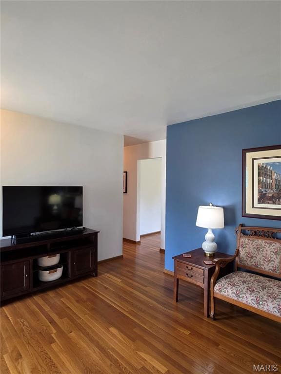 320 W 6th St, Washington, MO 63090 - living room with wood finished floors