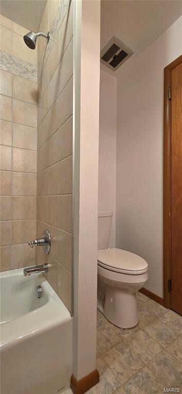 320 W 6th St, Washington, MO 63090 - full bathroom featuring toilet and bathing tub / shower combination