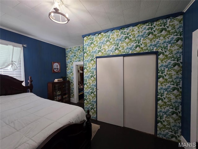 1414 Newton Ave, Johnston City, IL 62951 - bedroom featuring wallpapered walls and crown molding
