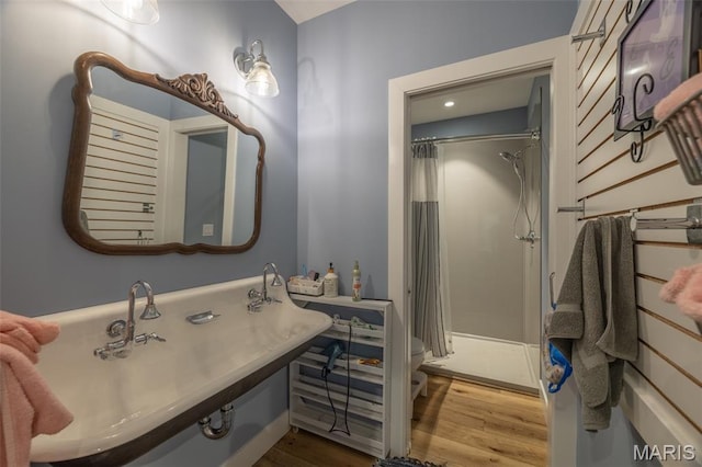 2740 Tyrol View Ct, Innsbrook, MO 63390 - bathroom with wood finished floors, curtained shower, and recessed lighting